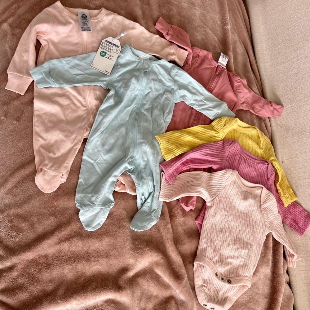 Gerber Pastel and Bright Newborn Footies Set of 6